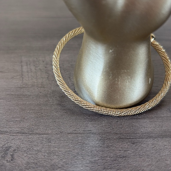 ⭐️Lulu’s Round the Twist Gold (toned) Bracelet - Picture 2 of 9